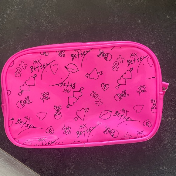 Betsy Johnson Make Up Bag - Picture 1 of 1
